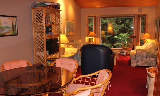 Roberts Creek House | Luxury Home Near Beach In The Heart Of Roberts Creek, British Columbia