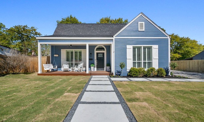 McKinney House | Luxury Home Stay Near Historic Downtown McKinney