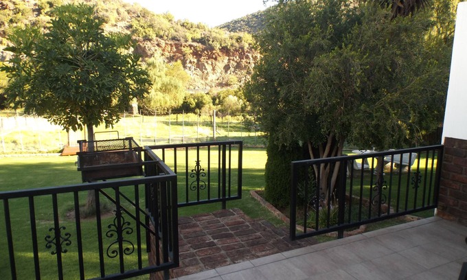 Schoemanshoek Cabin | Luxury Honeymoon waterfront Cabin Mountain View 1 & Restaurant