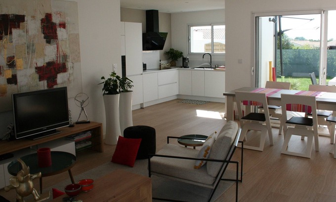 Thaire House | Luxury house, garden, thalasso at 6 kms