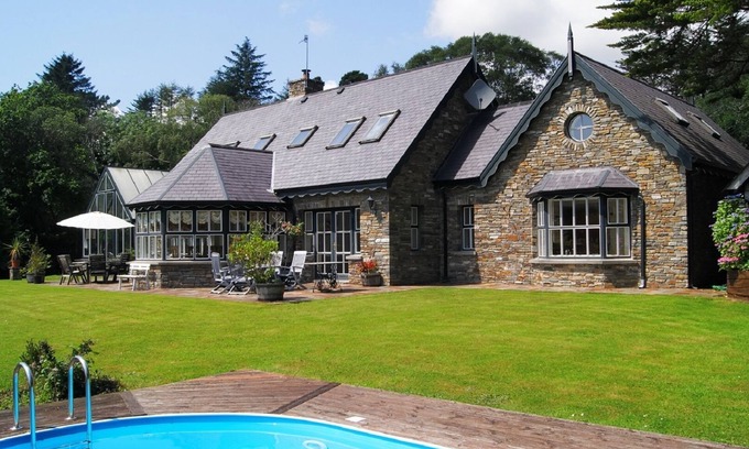 County Cork House | Luxury House on Seafront, with Pool, Sauna, Jacuzzi and Woodlands