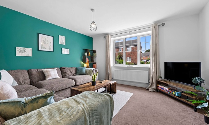 Birmingham House | Luxury House Sleeps 8, Bullring/City Centre, Free Parking, WiFi, King Size Beds