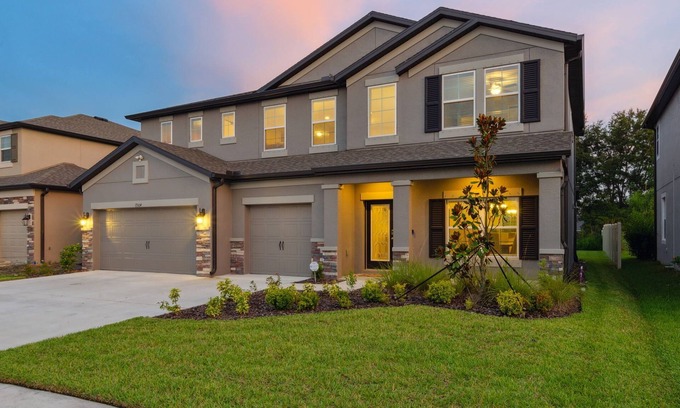 Wesley Chapel South House | Luxury Lagoon Smart Home in Epperson