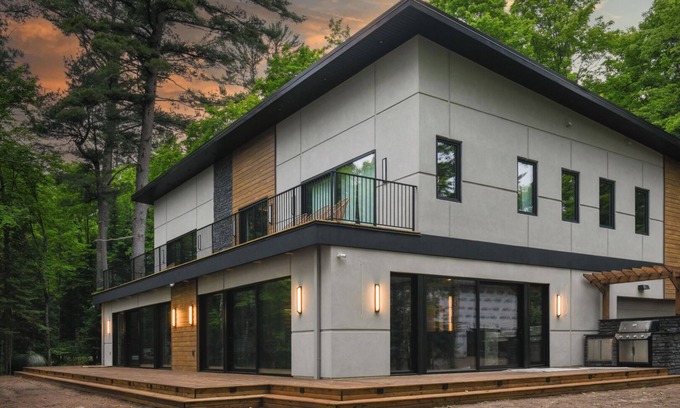 Eagle River House | Luxury Lakefront designer-built property in Northwoods! 4 BDR, 10 Beds, 4 Bath