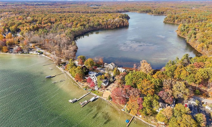 Middleville House | Luxury lakefront escape near Gun Lake