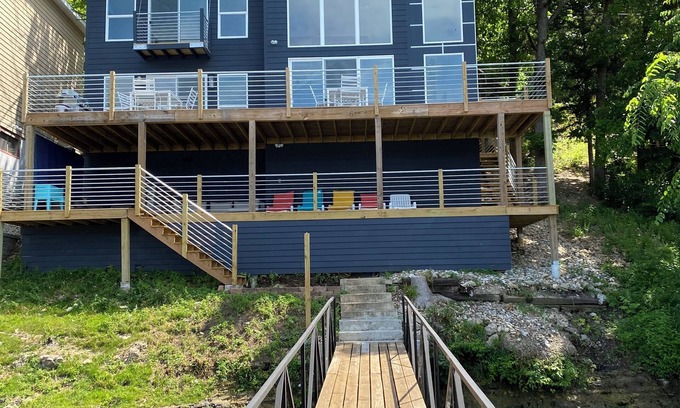Rocky Mount House | Luxury Lakefront home with 42’ dock