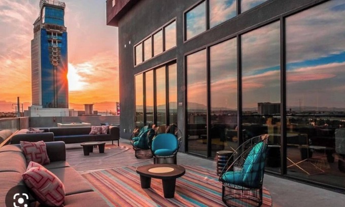 Las Vegas Condo | Luxury Las Vegas Strip View Condo Minutes away from the strip.