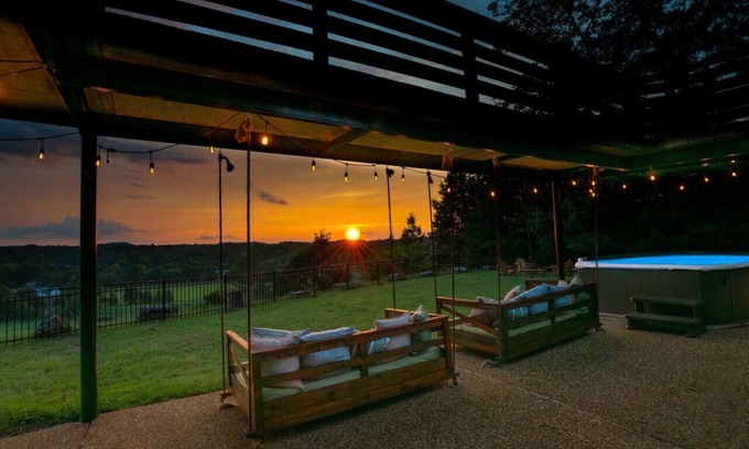 Pegram Cabin | Luxury Lodge! 5000 sqft only 25 mins to Nashville
