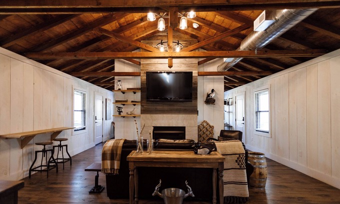 Madison Cabin | Luxury Lodge w/Hot Tub, Fire Pit & Scenic Trails on 450-Acre Ohio Wine Country