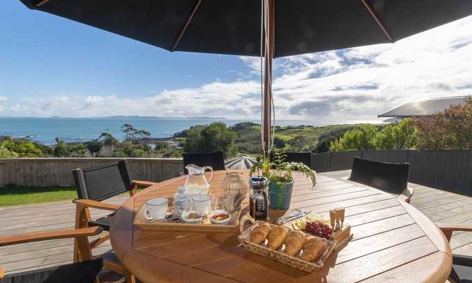 Cable Bay House | Luxury Lookout - Cable Bay Holiday Home