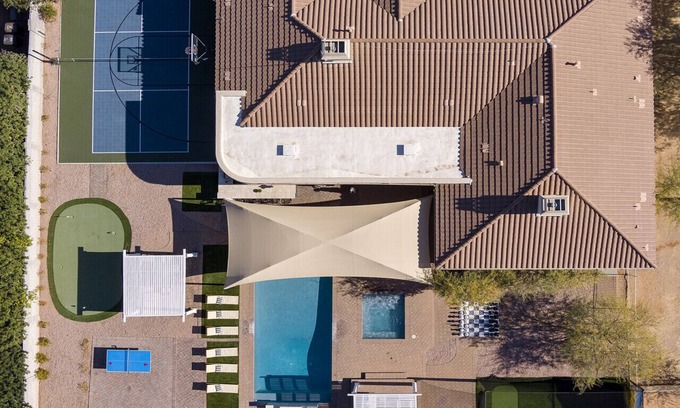 Paradise Valley Ranchos House | Luxury Mansion-Heated Pool/Spa-Pickleball-Batting Cage-2 Game Rooms-Speakeasy