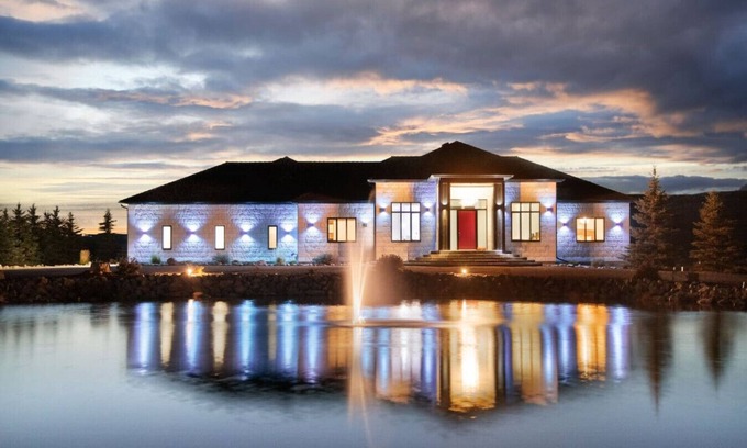 Alberta House | Luxury Mansion Secluded on 5 Acres 8BR Sauna