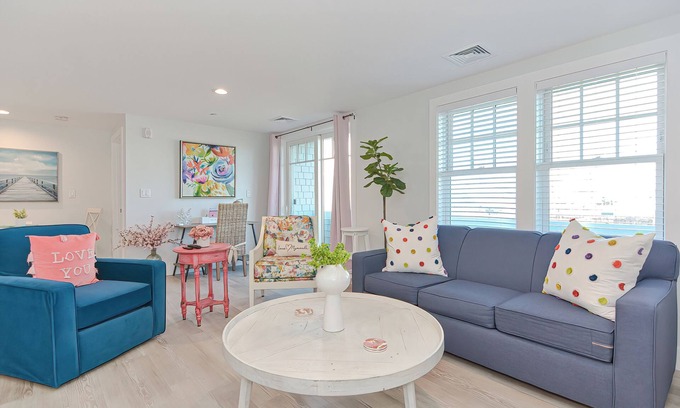Plymouth Cultural District Condo | Luxury Mayflower & Harbor View Condo at Harbourtown with Long Private Balcony