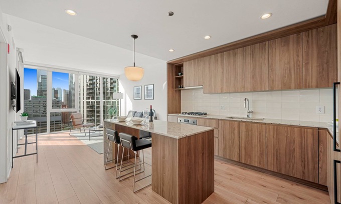 Downtown Chicago Apartment | Luxury Meets Comfort: River North Rentals with Chic Style & Prime Chicago Access