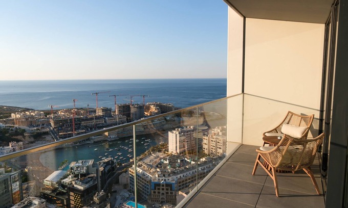 Bouvet Island Apartment | Luxury Mercury Towers 27F Skyline Rooftop & Indoor Pool Parking