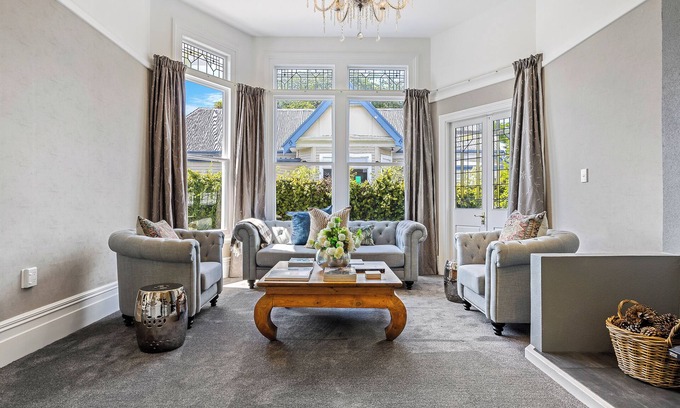 Strowan Villa | Luxury Merivale Villa