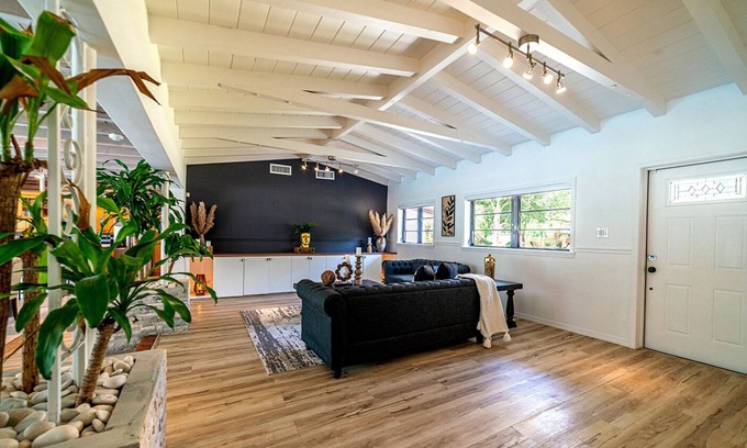 Pinecrest Villa | Luxury Miami Village w/Pool+Grill+MiniGolf