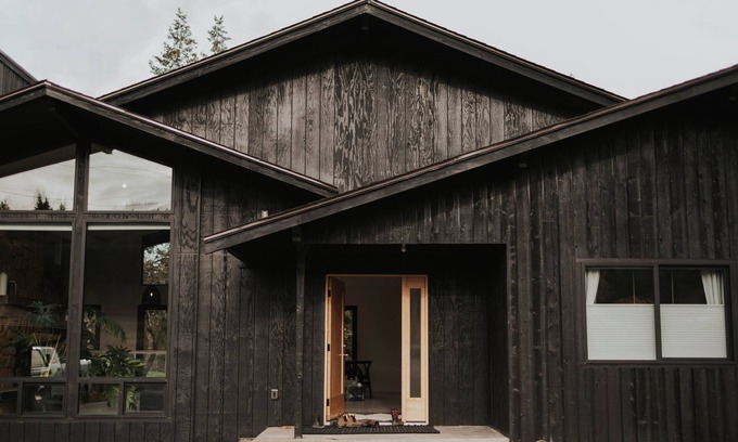 Bellingham Cabin | Luxury Mid-Century Scandinavian Home w/HOT TUB