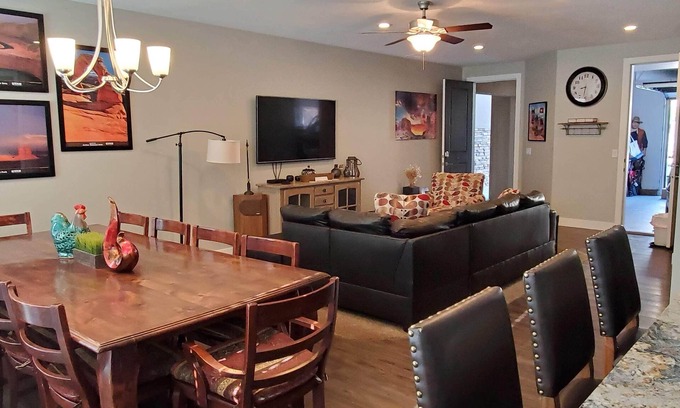 Moab House | Luxury Moab DTown 4Bd,3Bth,Sleeps15, Pool,Spa,Garage,Bikes,6Tvs,Low Fees,Parking