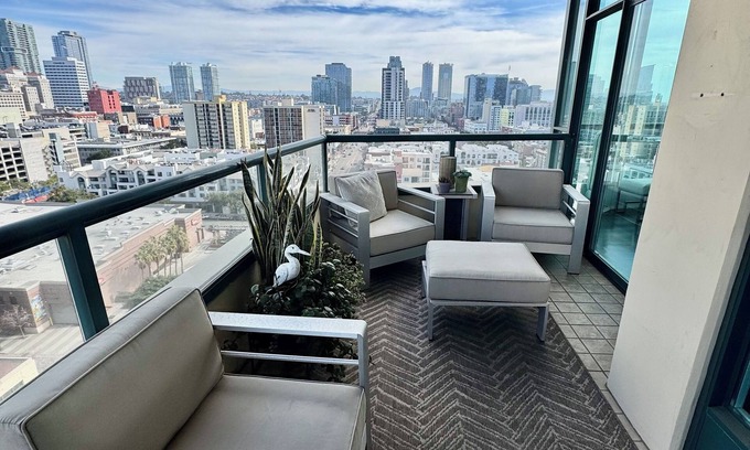 Downtown San Diego Condo | Luxury modern 2 bed/2 bath condo in beautiful Marina District downtown San Diego