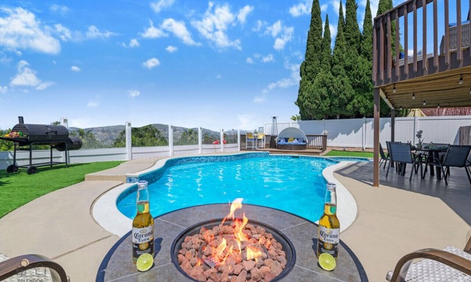 La Presa House | Luxury Modern Home: Pool, Spa & City Skyline Views!