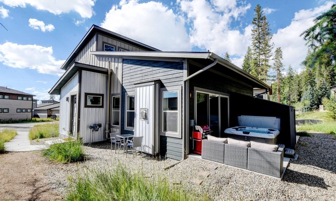 Rendezvous House | Luxury Mountain Cabin 28 I Private Hot Tub I Great Views I Best Price I Discounted Attractions