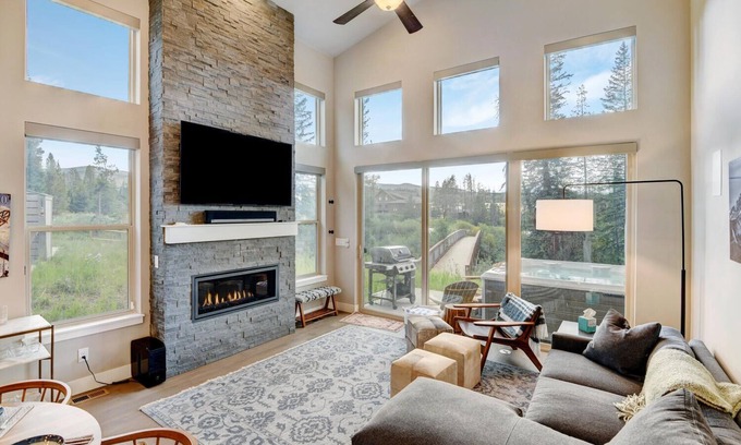 Rendezvous House | Luxury Mountain Cabin 44 I Private Hot Tub I Great Views I Best Price I Discounted Attractions