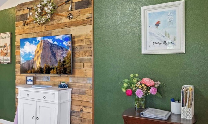 Tuolumne Cabin | Luxury Mountain Cabin with Wellness Retreat Upgrades Near Yosemite