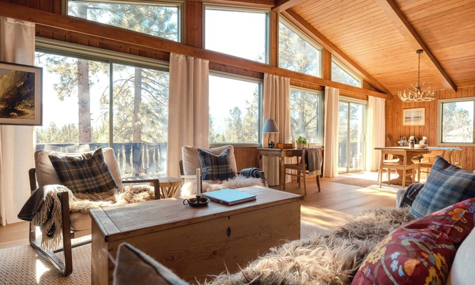 Whispering Forest Ski Chalet | Luxury Mountain Chalet in Big Bear with views!
