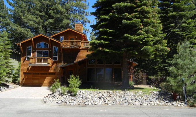 Country Club Estates Cabin | Luxury Mountain View Retreat