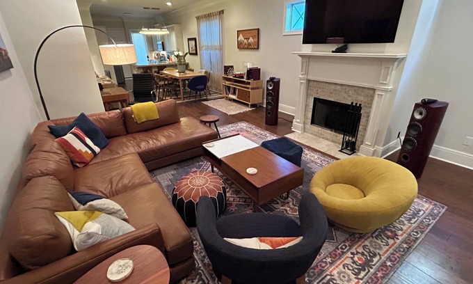 Lafayette House | Luxury Oasis 2bed/2bth+Sauna