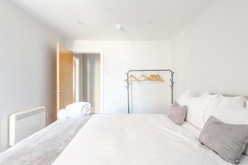 Chinatown Apartment | Luxury Oasis by LVP Apartments - Central 1-Bed with Sofa Bed, Sleeps 4