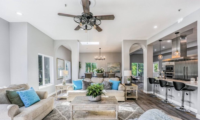 Claremont Hills House | Luxury Oasis Mansion