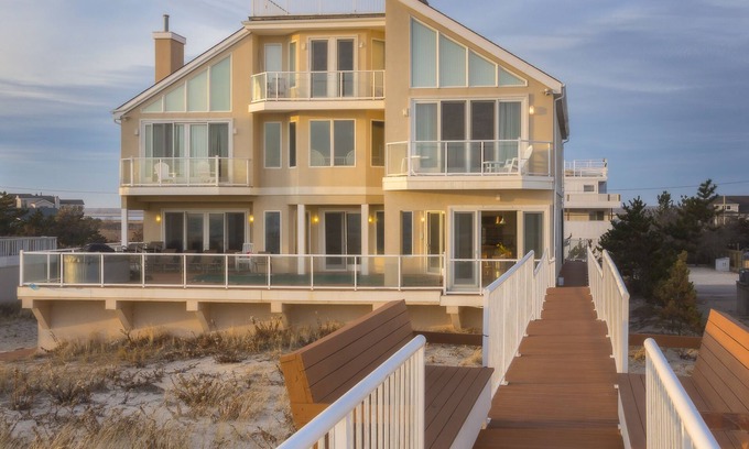 West Hampton Dunes House | LUXURY OCEANFRONT HOUSE W/POOL & HOT TUB FACING THE OCEAN-FALL/WINTER DEALS!