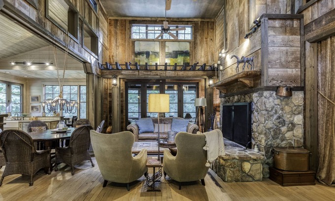 Cashes Valley House | Luxury on Fightingtown Creek, minutes to downtown Blue Ridge or McCaysville.