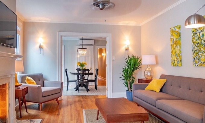 Richmond Apartment | Luxury On Main/East