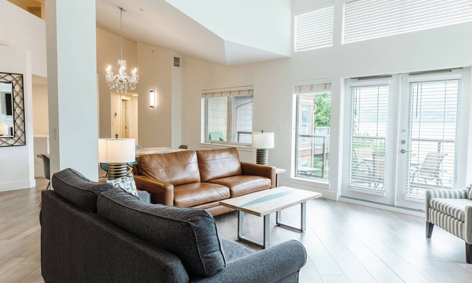 Westbank Apartment | Luxury Penthouse Lakefront Pool Hot Tub