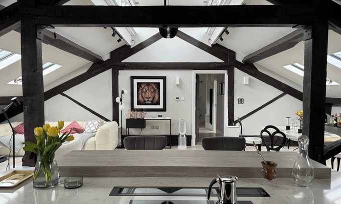 Birmingham City Centre Apartment | Luxury Penthouse St Chads Snowhill