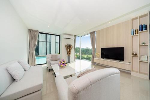Patong Apartment | Luxury Pool Access 2BR Patong