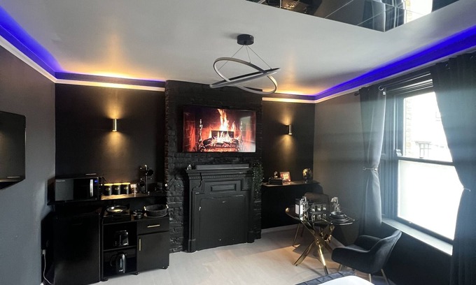 Bradford Apartment | Luxury Private Room | FREE Breakfast & Parking