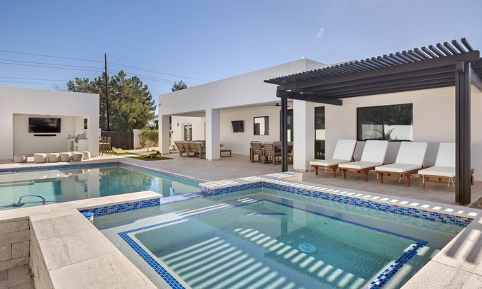Rancho Saguaro Villa | Luxury Resort—Heated Pool, Spa & Putting Green