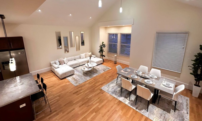 Visitacion Valley House | Luxury Retreat: Cinema, Gym, BBQ