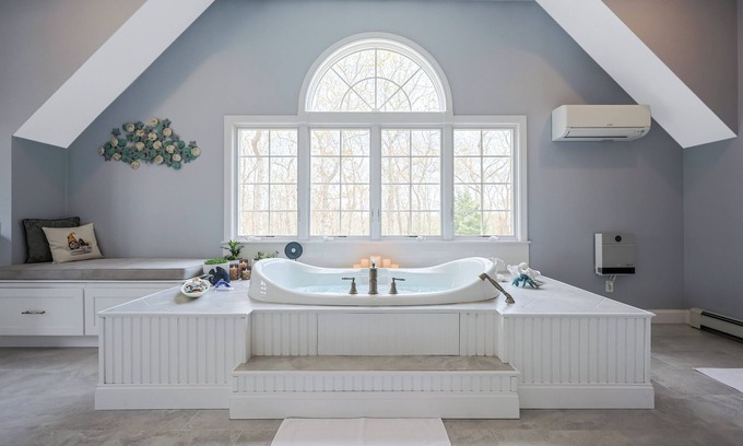 East Sandwich House | Luxury Retreat. Grand Cape Cod Estate w/Hot Tub