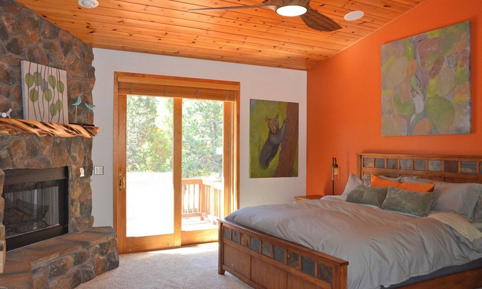 Torreon Cabin | Luxury retreat in Torreon, KING beds, huge covered deck and EV chargernnn