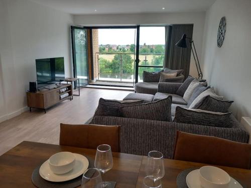 Nottingham Apartment | Luxury Riverside Apartment Stunning views Free Parking