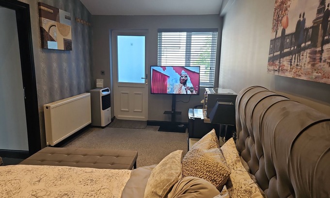 Dudley Apartment | Luxury Room In Dudley