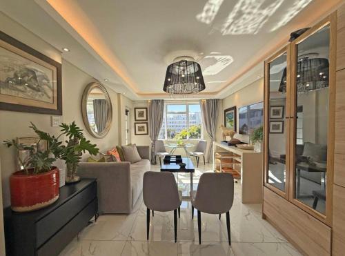 Sea Point Apartment | Luxury Seapoint One-Bedroom secure apartment with on-premise parking