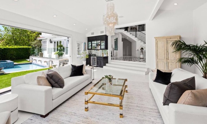 Pacific Palisades House | Luxury Single Family Residence