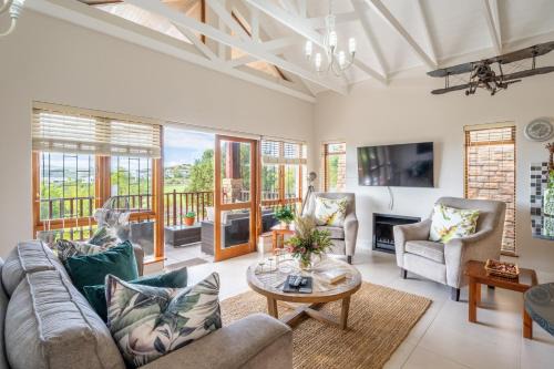 Knysna Villa | Luxury , space and views - Pezula Villa 13