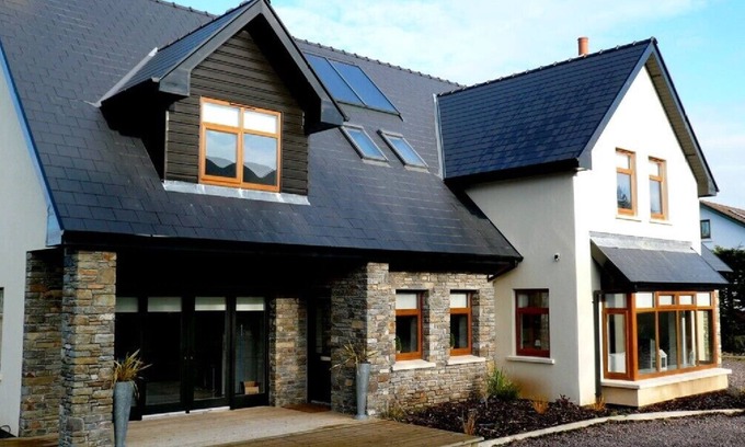 Bantry House | Luxury spacious newly built house with mountain view close to Bantry town